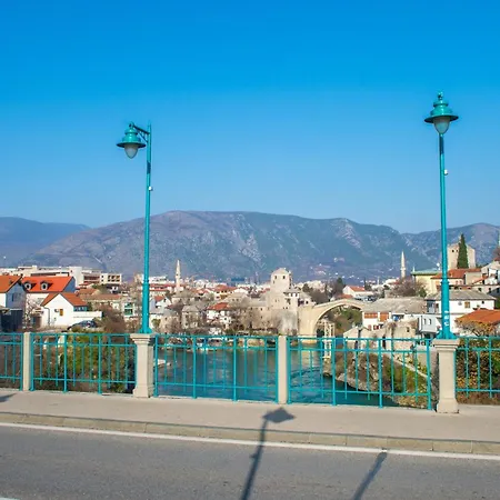 Luxe Bridge Escape モスタル